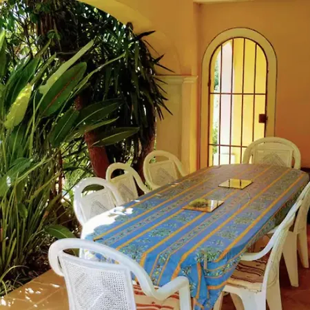 With Heated Pool In Prázdninový dům Sainte-Maxime