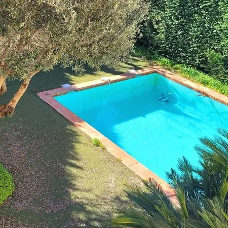With Heated Pool In Prázdninový dům Sainte-Maxime